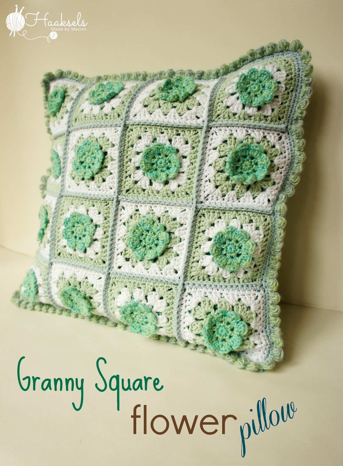 Haaksels Granny Square Flower pillow