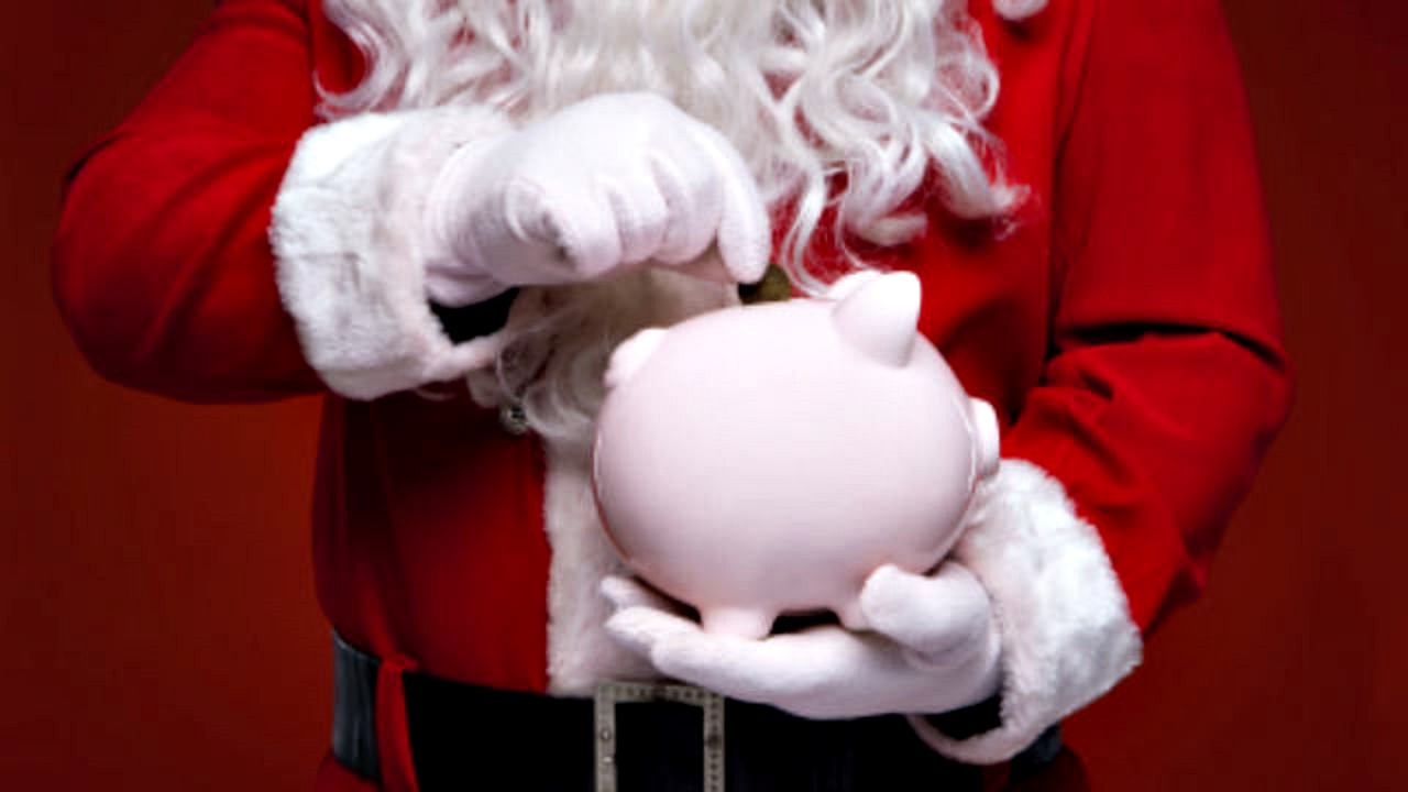 santa_saving_money_christmas.jpg