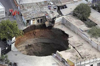 Largest Sinkholes on In 2007  A Hole 300 Feet Deep Collapsed In Guatemala Swallows Houses