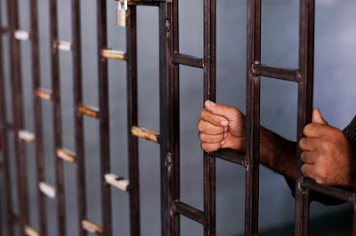 Prisioneiro pede divorcio por não receber visitas da mulher