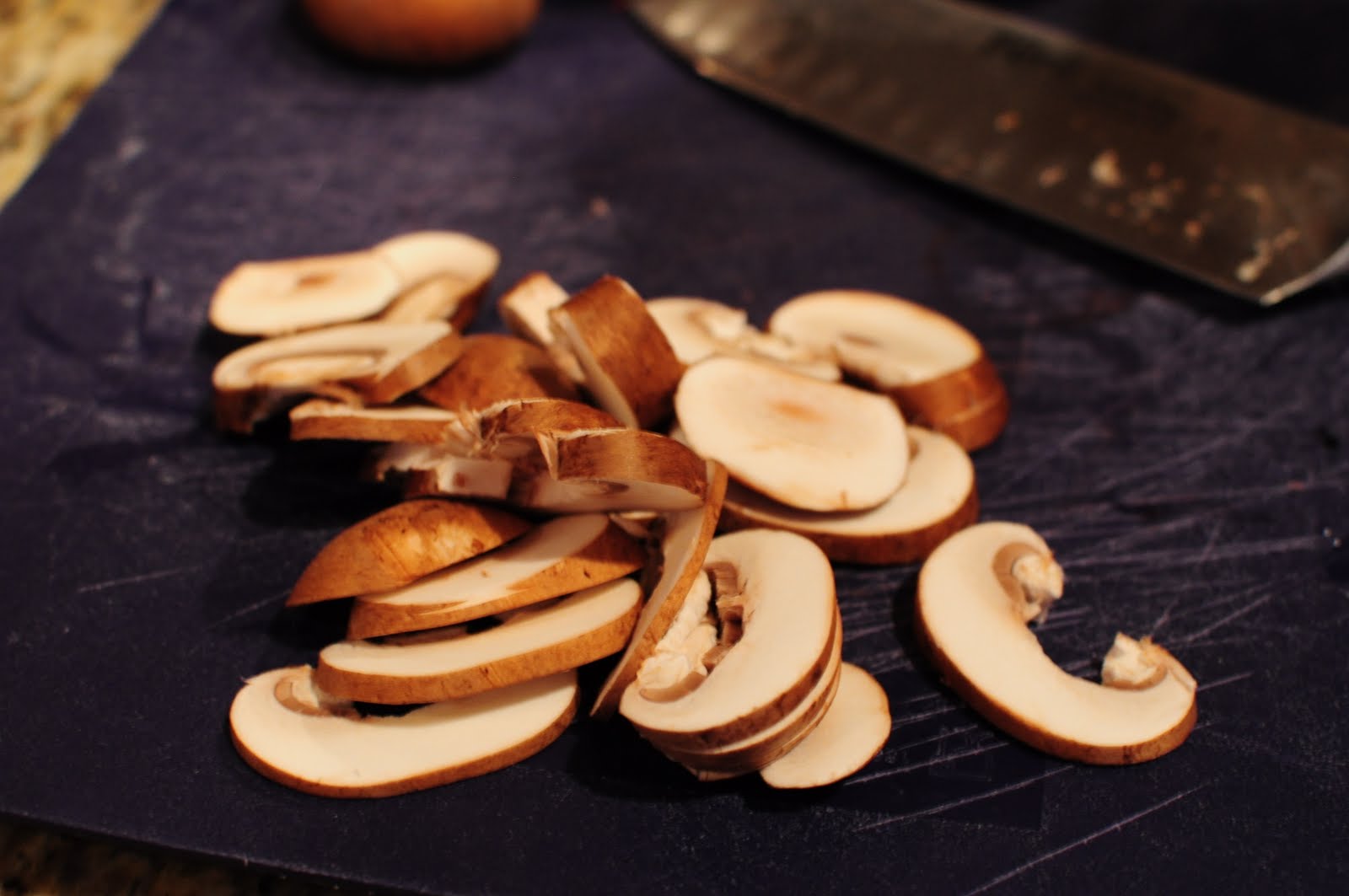Graduate Gourmet How to Clean & Slice Mushroom