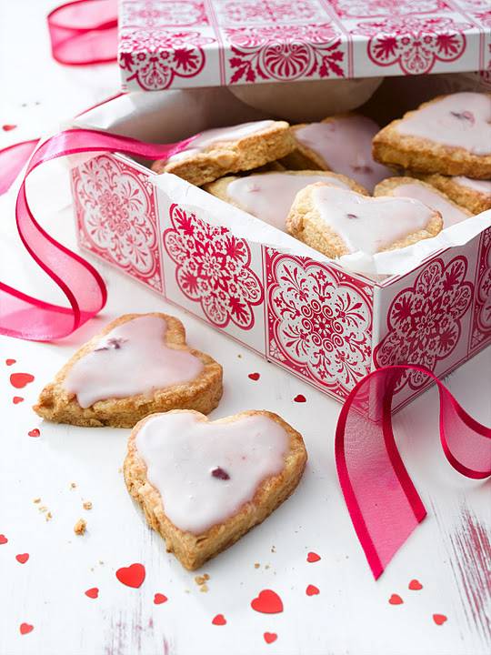 Almond Cookies with Cherry Yogurt Icing... Claire Justine