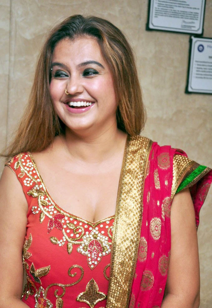 Consider, that Indian actress sona hot apologise, but Sorry, Indian actress sona hot message, matchless)))