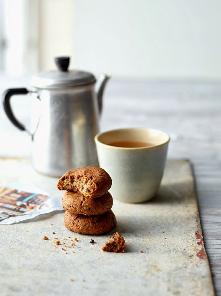 biscottini con gocce al cioccolato / cookies with dark chocolate drops