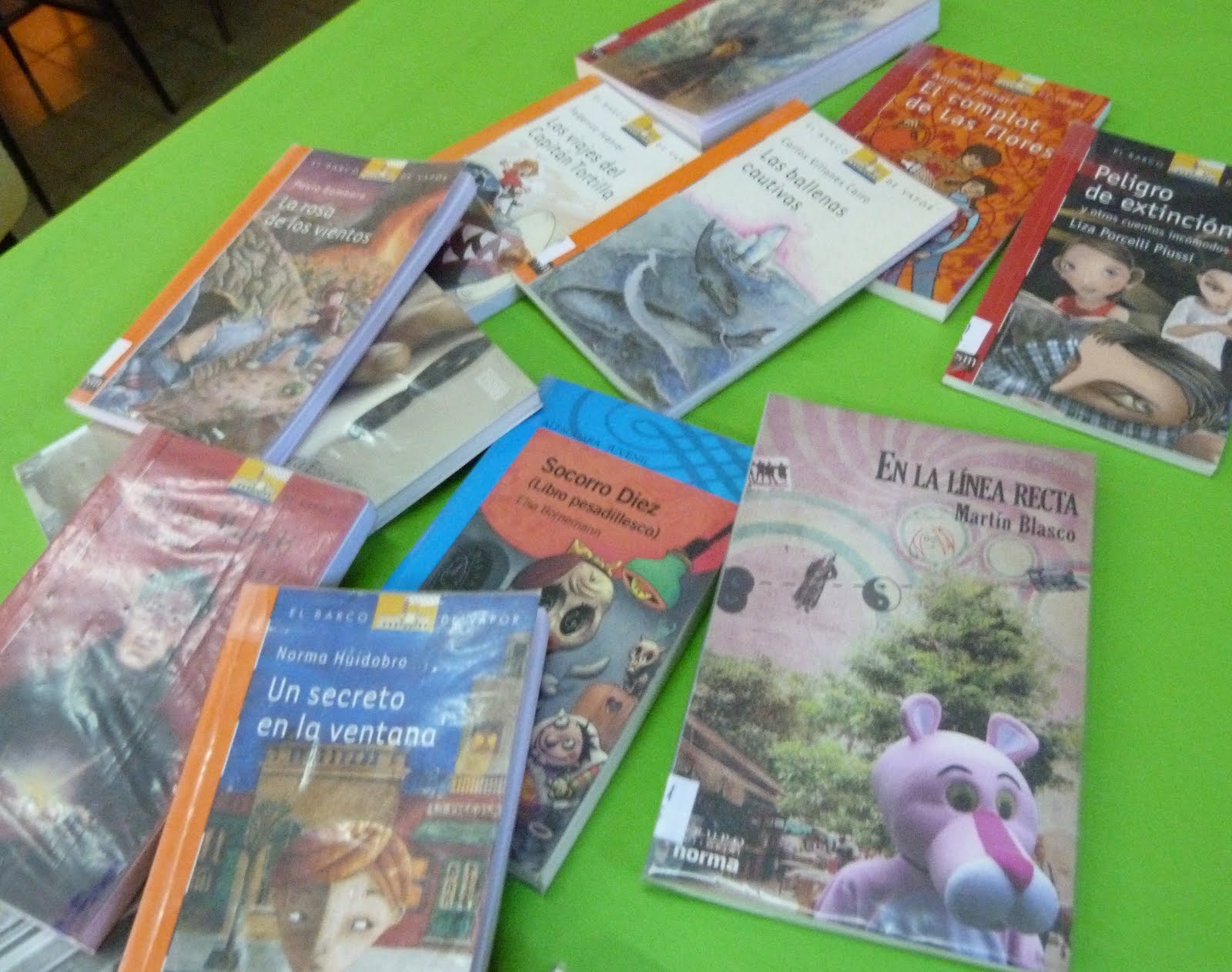 ALGUNOS LIBROS DE LA BIBLIOTECA