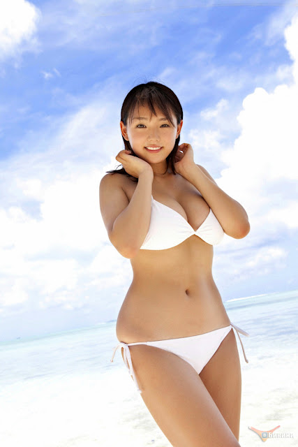 Фото японской девушки в бикини