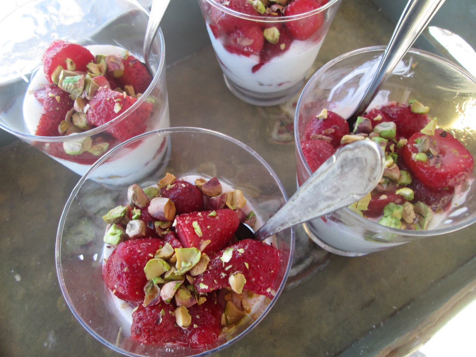 Canela kitchen (gloria) Yogurt parfait with strawberries and