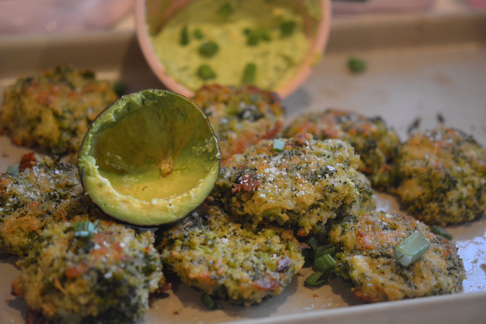 GLUTEN FREE HUGS & COOKIES XO OVEN FRIED BROCCOLI BITES WITH AVOCADO