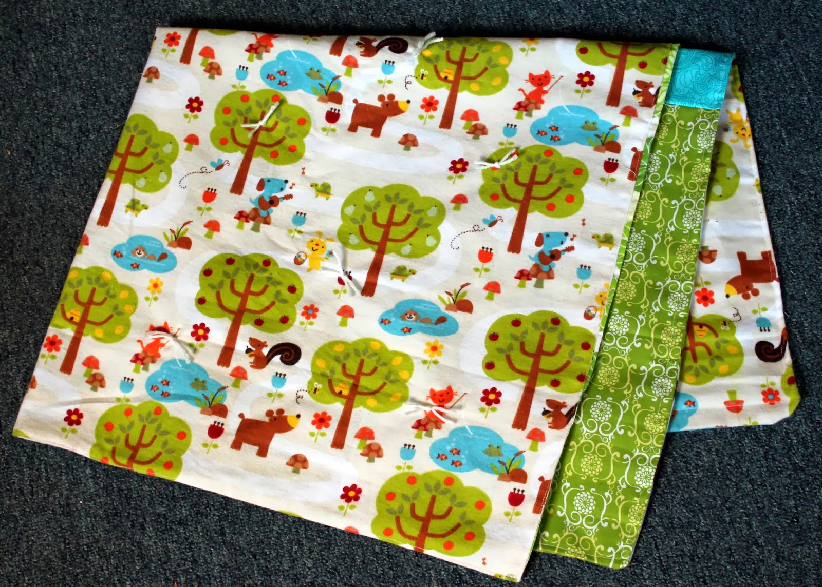 shellmo Easy Baby Quilt with Yarn Ties