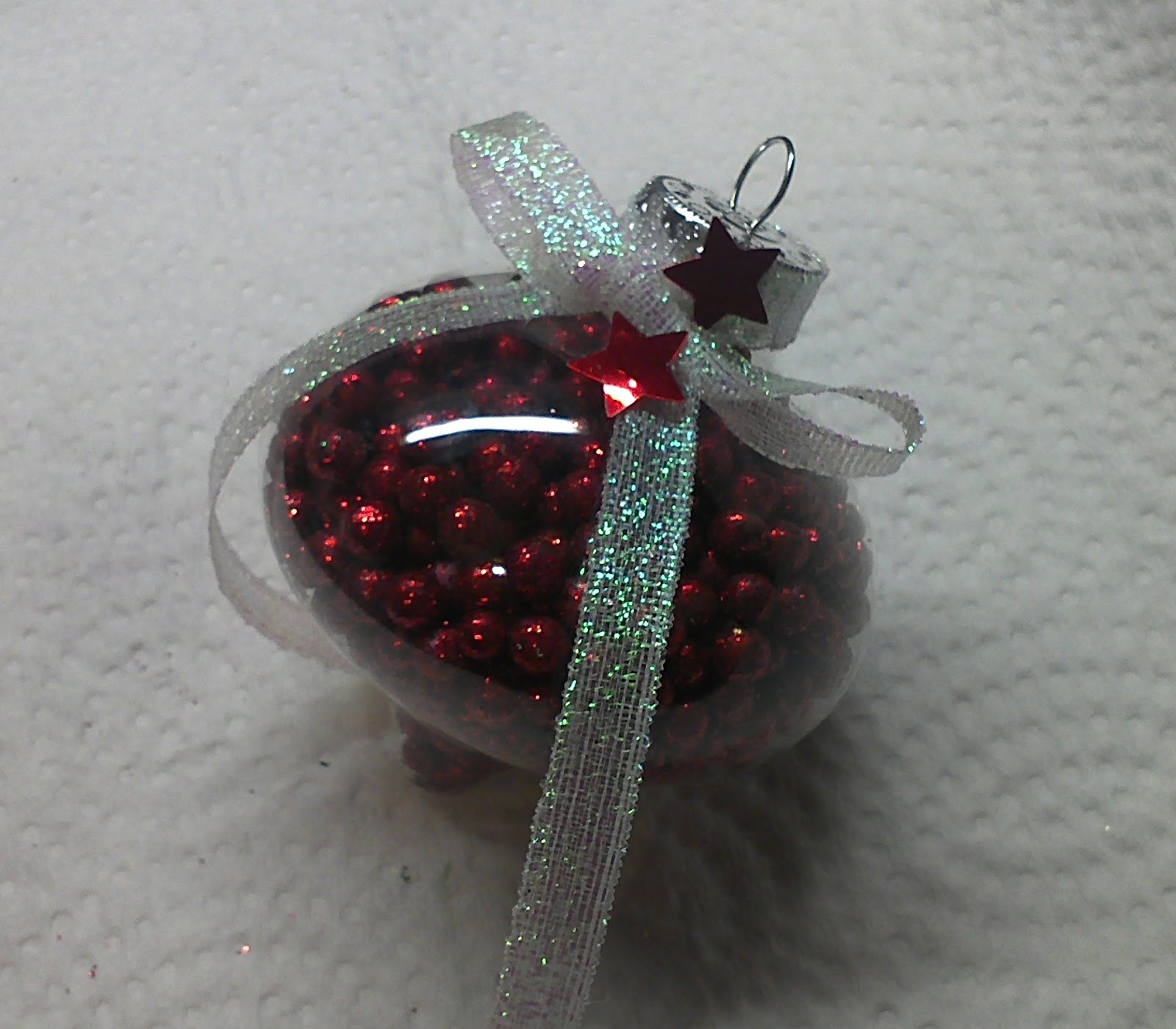2MESSY DIY Glitter Ball Ornaments