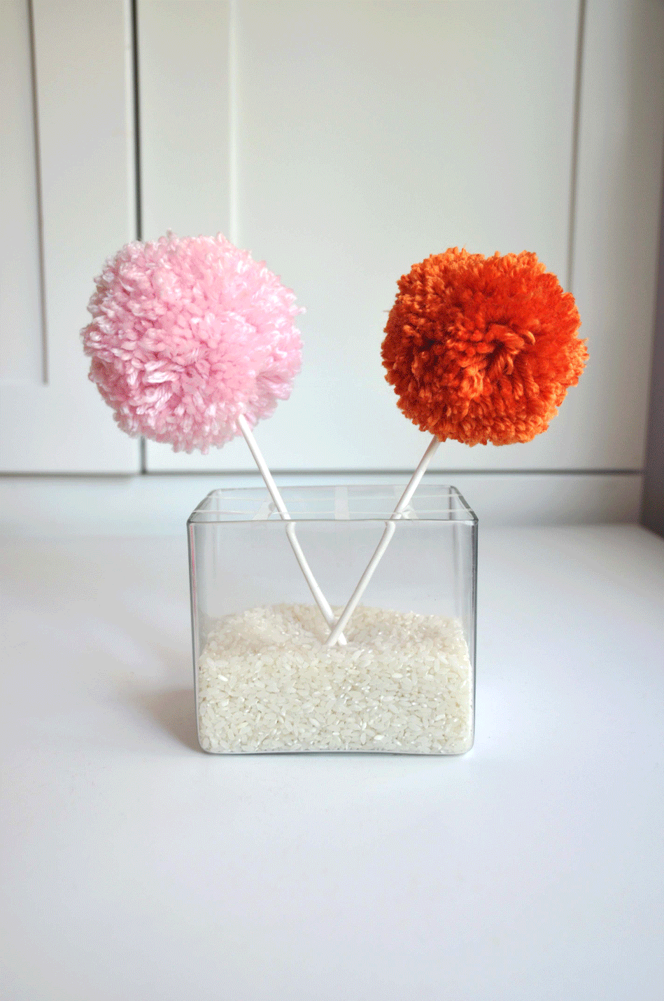 Aesthetic Nest: Craft: Yarn Pom Pom Bouquets (Tutorial)