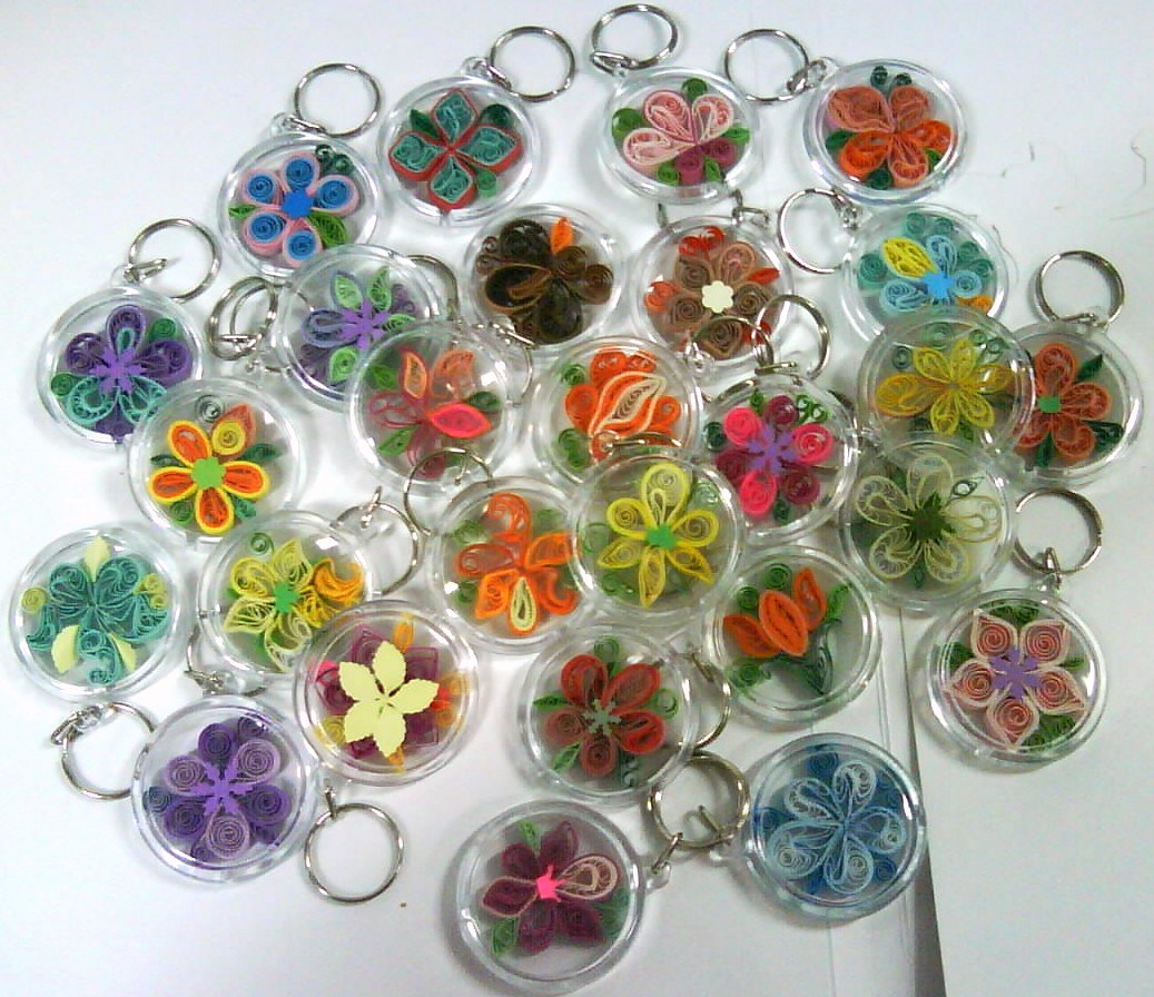 Crafty Diva's QUILLED KEYCHAIN