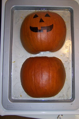 Pumpkin centerpiece with apples and caramel sauce 3