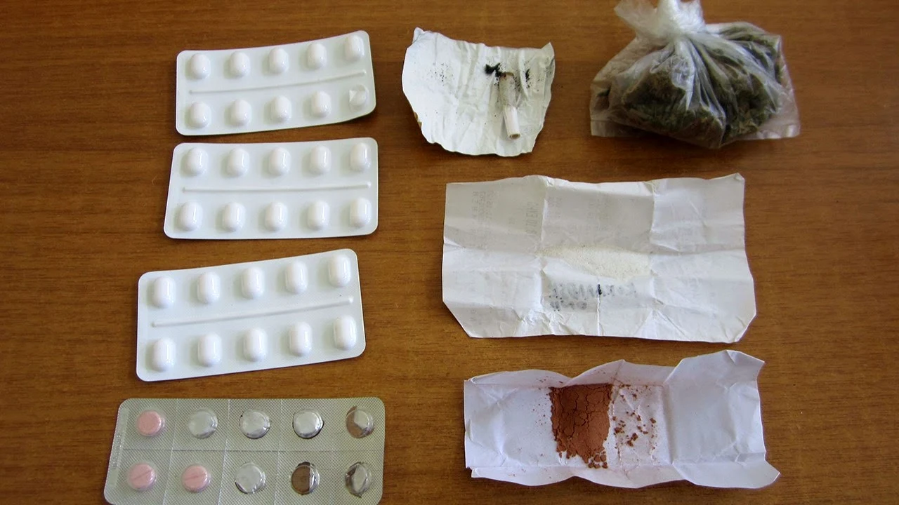 Εύβοια: Συνελήφθησαν τέσσερα άτομα για χασίς, ηρωίνη και χάπια