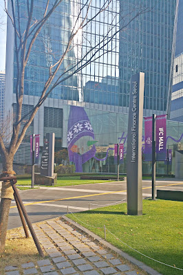 IFC also have 3 Office Towers IFC also have 3 Office Towers| www.meheartseoul.blogspot.com