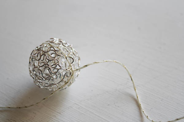 Simple Silver Metal Ball Garland | Silver and Gold Holiday Series | #silverandgold #christmas #holiday #diychristmas
