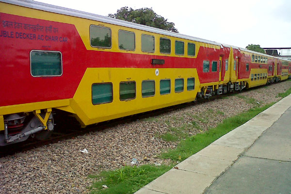 Indore to Bhopal train