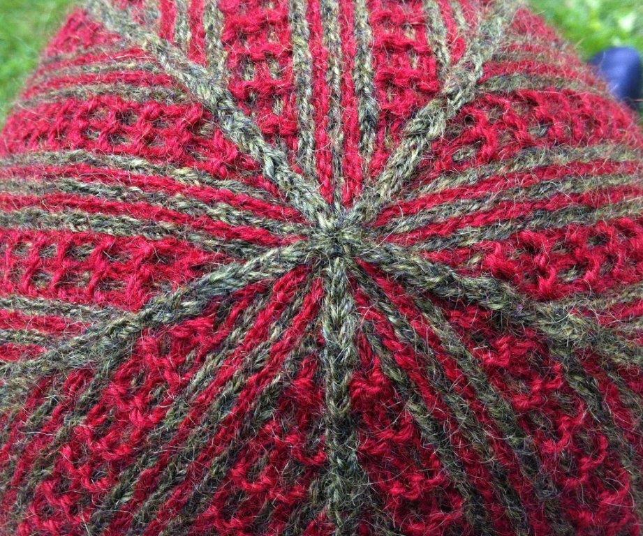 Lappone: Smalrand - Twined knitted hat with crook stitch pattern