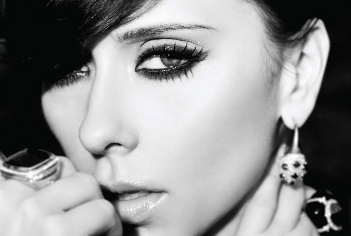 http://4.bp.blogspot.com/-f6CvNndFjJY/T5f292Uw2zI/AAAAAAAACE0/8N2ykny_dus/s1600/JENNIFER-LOVE-HEWITT-Miami-Living-Magazine-00.jpg