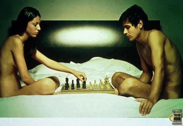 Ajedrez+en+la+cama.jpg