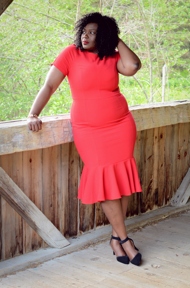 plus-size+-red+dress-with-peplum-hem-curvesandcurls9.png