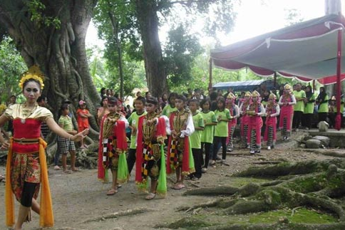 Penjelasan lengkap dan Misteri Menyeramkan yang ada di Gunung Arjuna di