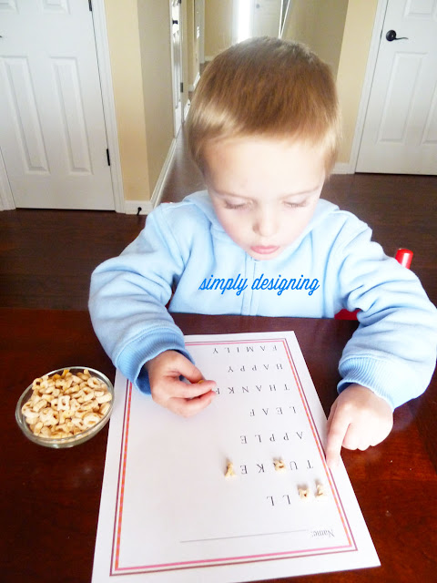 Fall Word Matching Game | a great kids activity, perfect for the fall and for Thanksgiving day | free printable | #kidsactivity #freeprintable #alphabits #sponsored