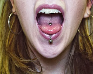 Piercing na Língua Fotos de Piercing na Língua