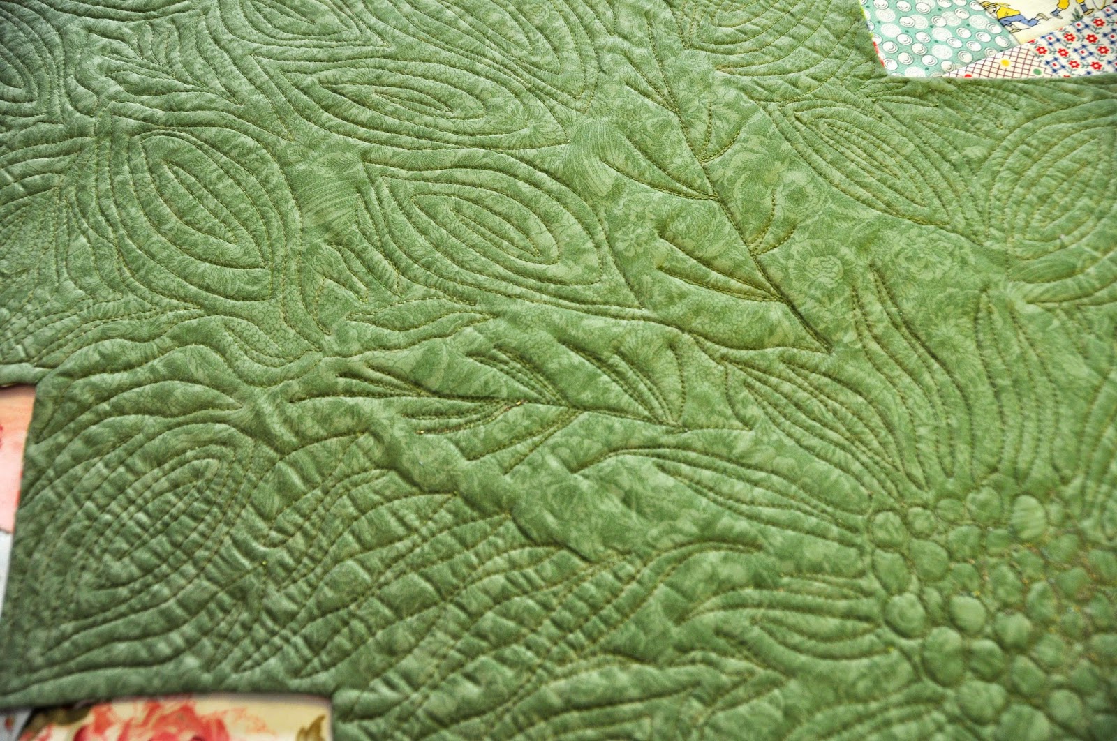 LuAnn Kessi Machine Quilting….Table Runners