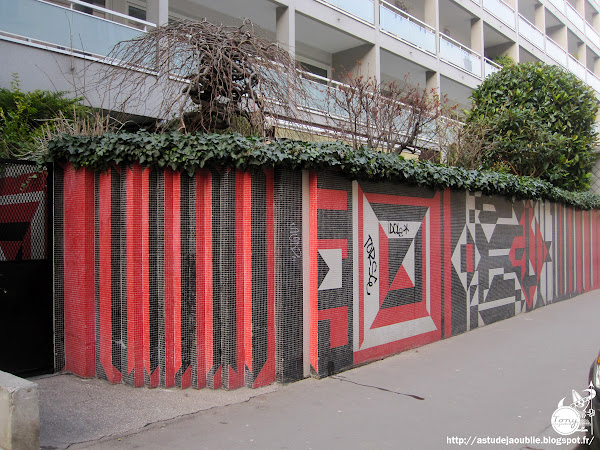 Paris 7ème - Rue Camou  Architectes: Jean Ginsberg, Pierre Vago  Construction: 1956-1958  Composition mosaïque: Victor Vasarely