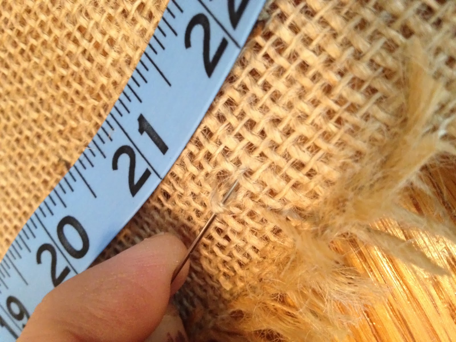 Two It Yourself How to cut burlap without fraying (and straight)