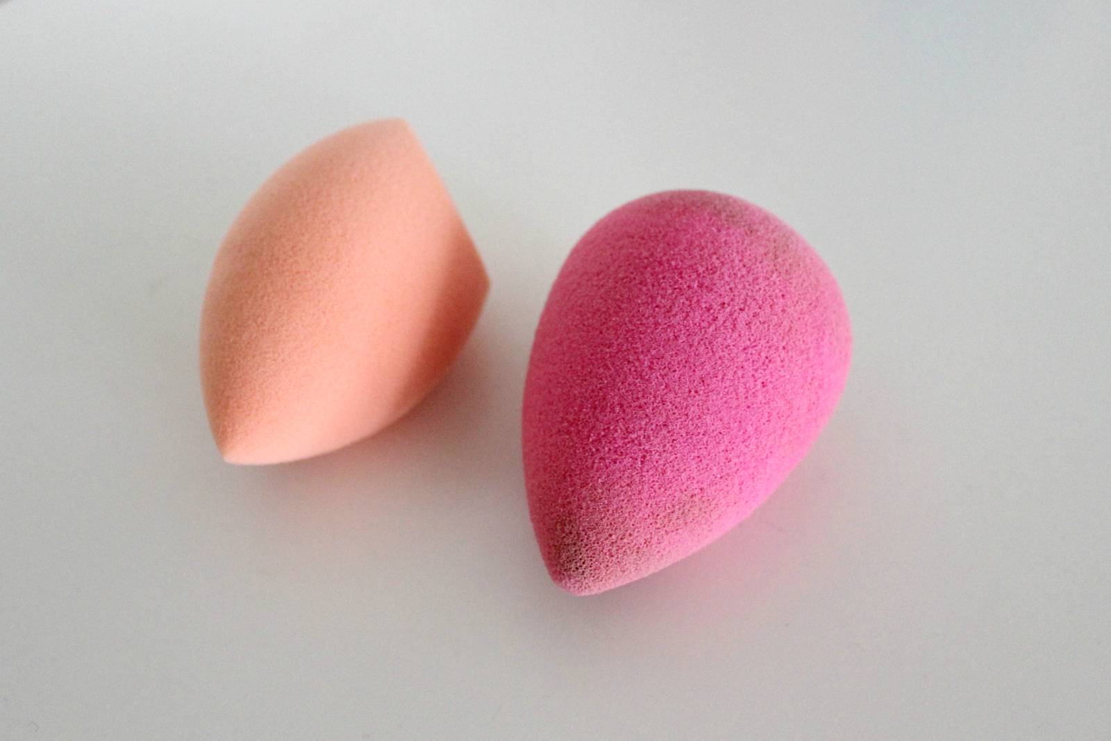 Elín Likes BEAUTY BLENDER VS REAL TECHNIQUES MIRACLE COMPLEXION SPONGE