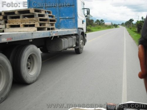 En moto por la carretera a Tioyacu (Rioja, Perú) En moto por la carretera a Tioyacu (Rioja, Perú)