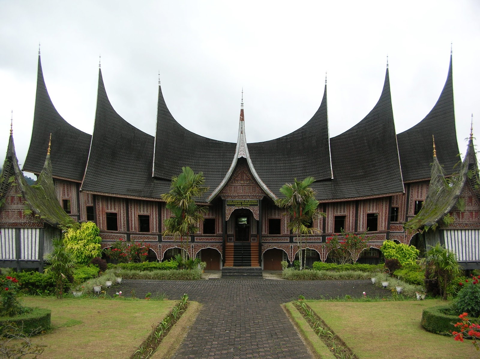 Download this Rumah Gadang Adat Minangkabau Asli Indonesia picture