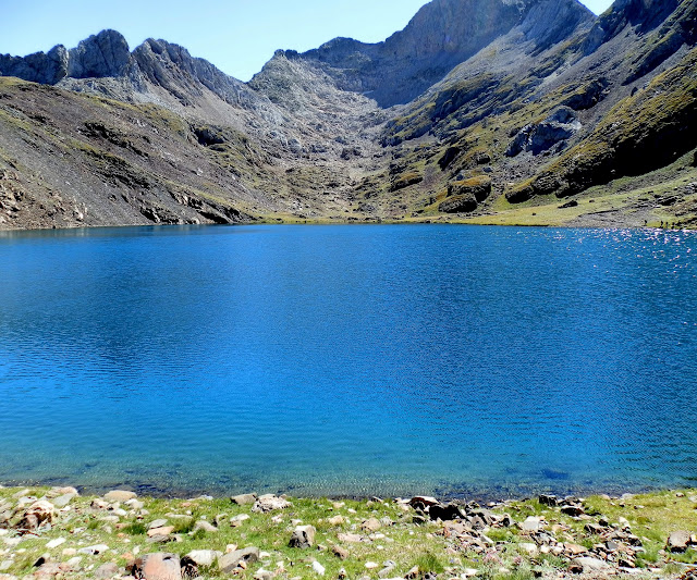 Ibón de Llardaneta