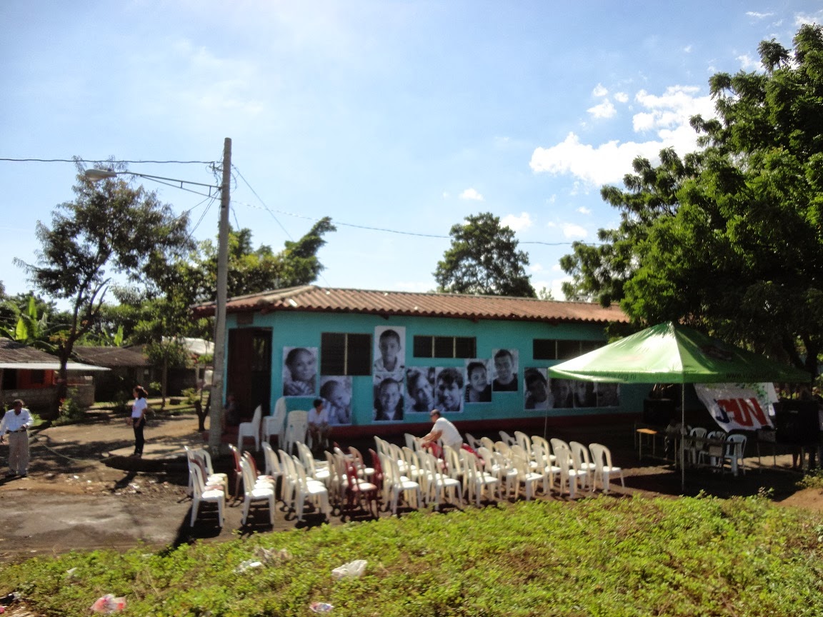 Jans en rens in nicaragua Moderne woonkamer wallpaper jeugd
