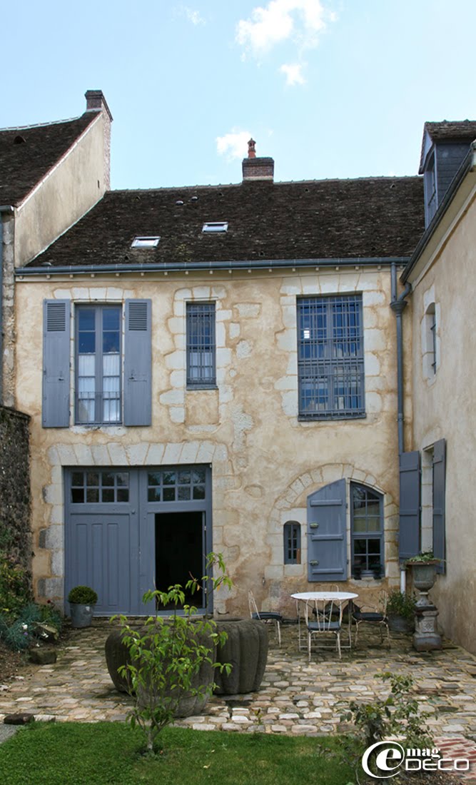 Façade côté jardin de la maison d'hôtes 'Hôtel de Suhard'