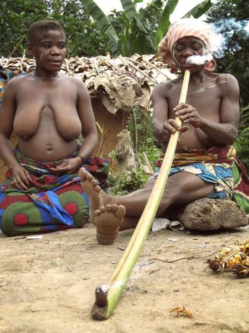 p489443-Congo-Pygmy_women_smoking_mariju