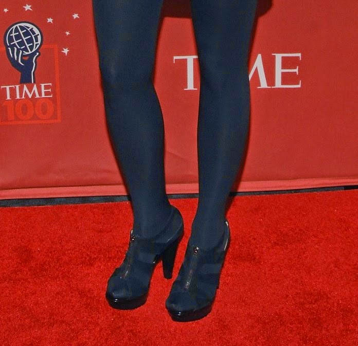 Kristen Wiig`s Legs and Feet in Tights.