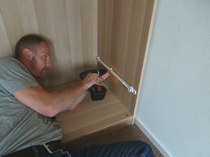 Binnenkant vijf ikea kasten in elkaar gezet