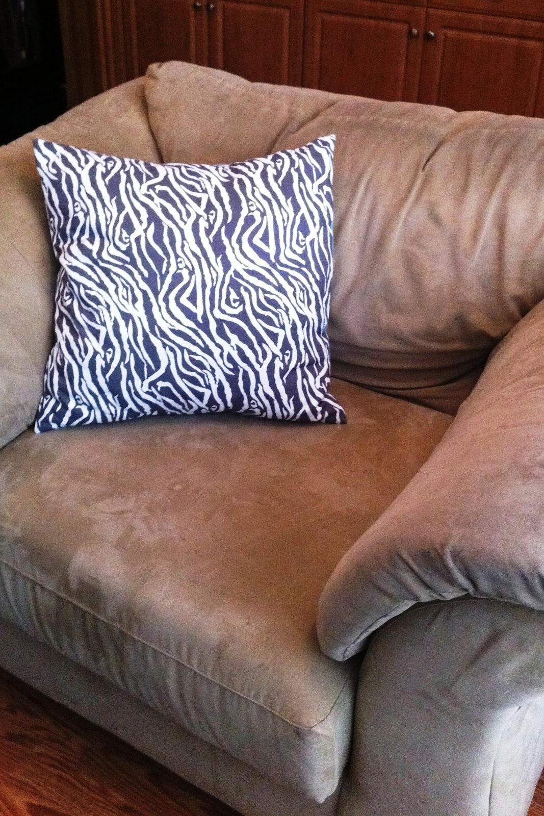 Mejia Mamma DIY Envelope Pillow Case Tutorial