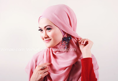Cara Memakai Jilbab Kreasi Segi Empat Simple Cara+Memakai+Jilbab+Segi+Empat+Simpel+7 Cara Memakai Jilbab Kreasi Segi Empat Simple