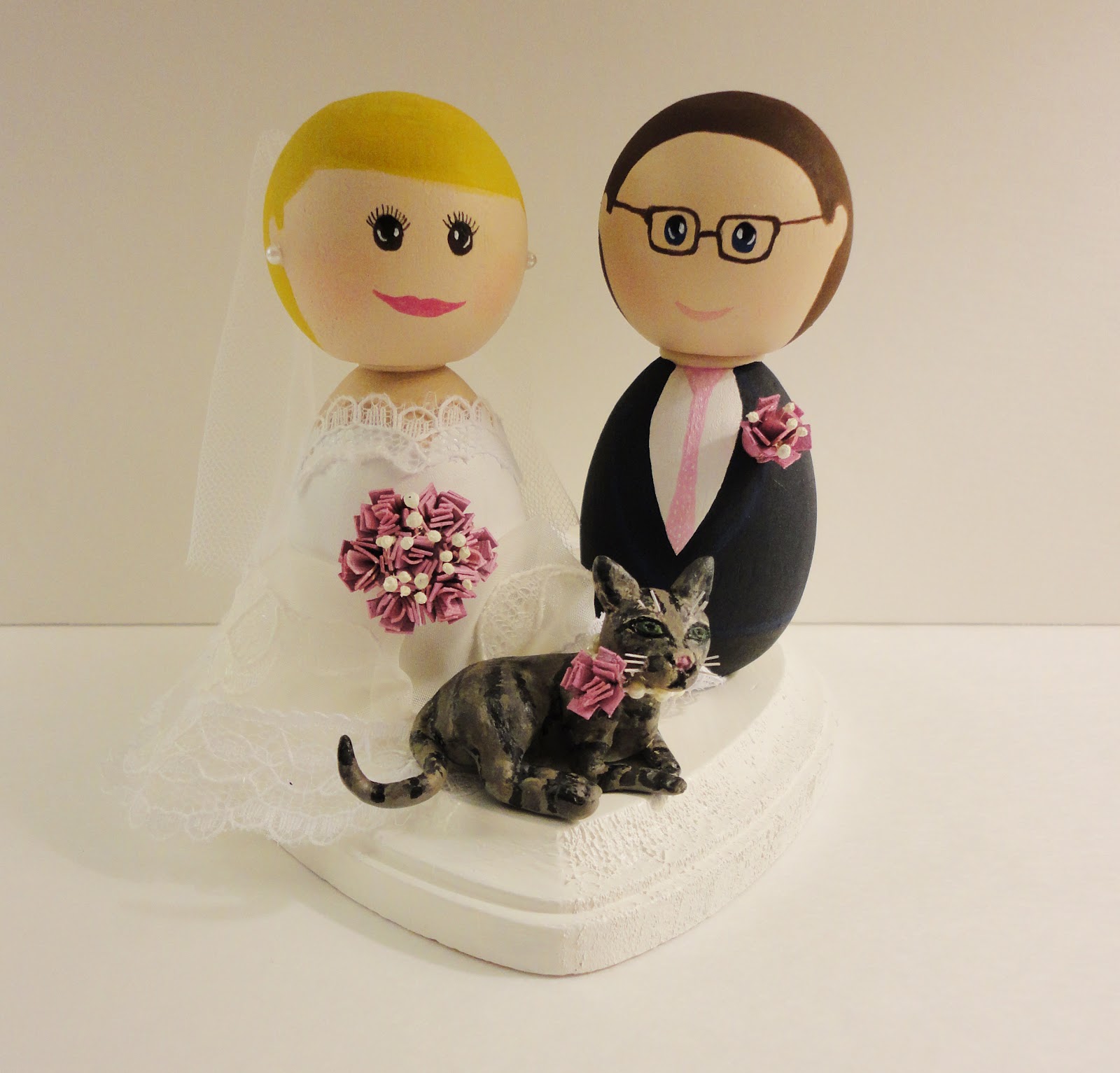 DSMeeBee Bride Groom and Cat Wedding Cake Topper