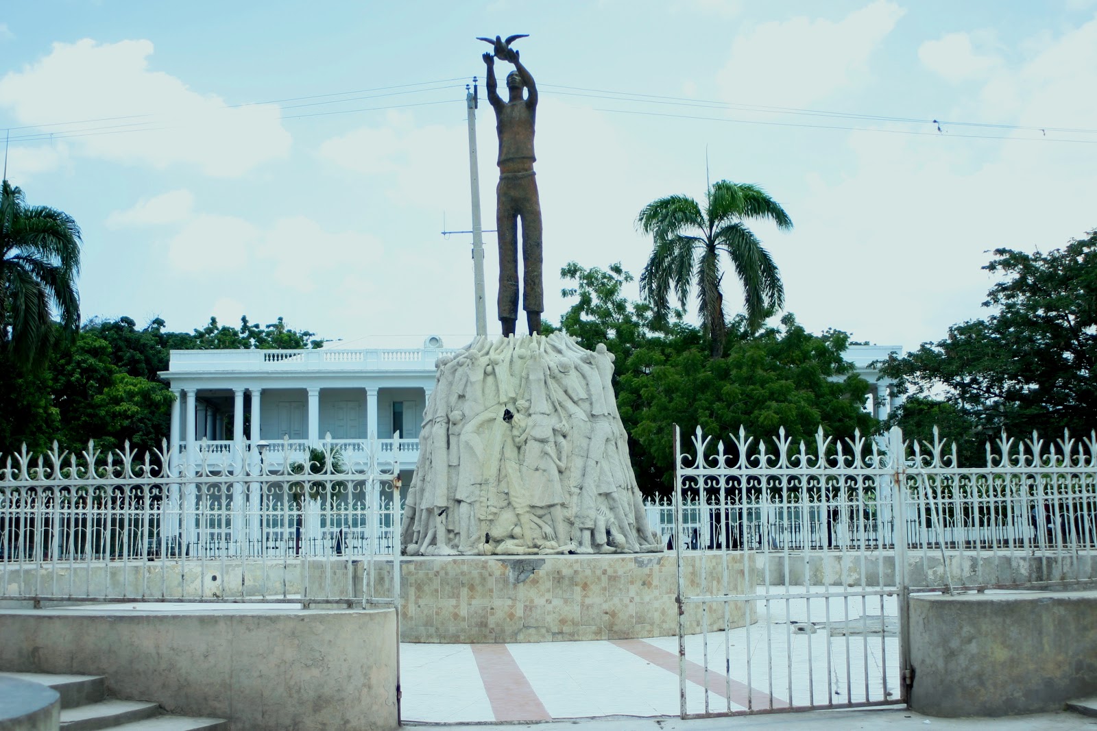 HAITI EN PHOTO Monuments Historiques au ChampMars