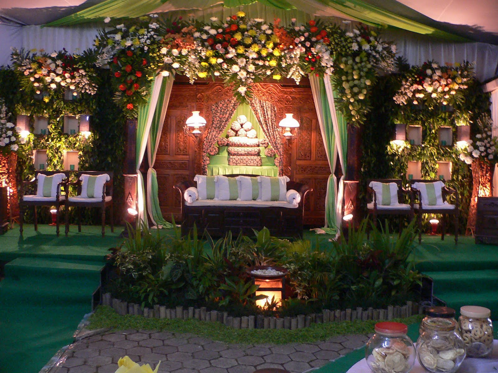 dekorasi pernikahan outdoor