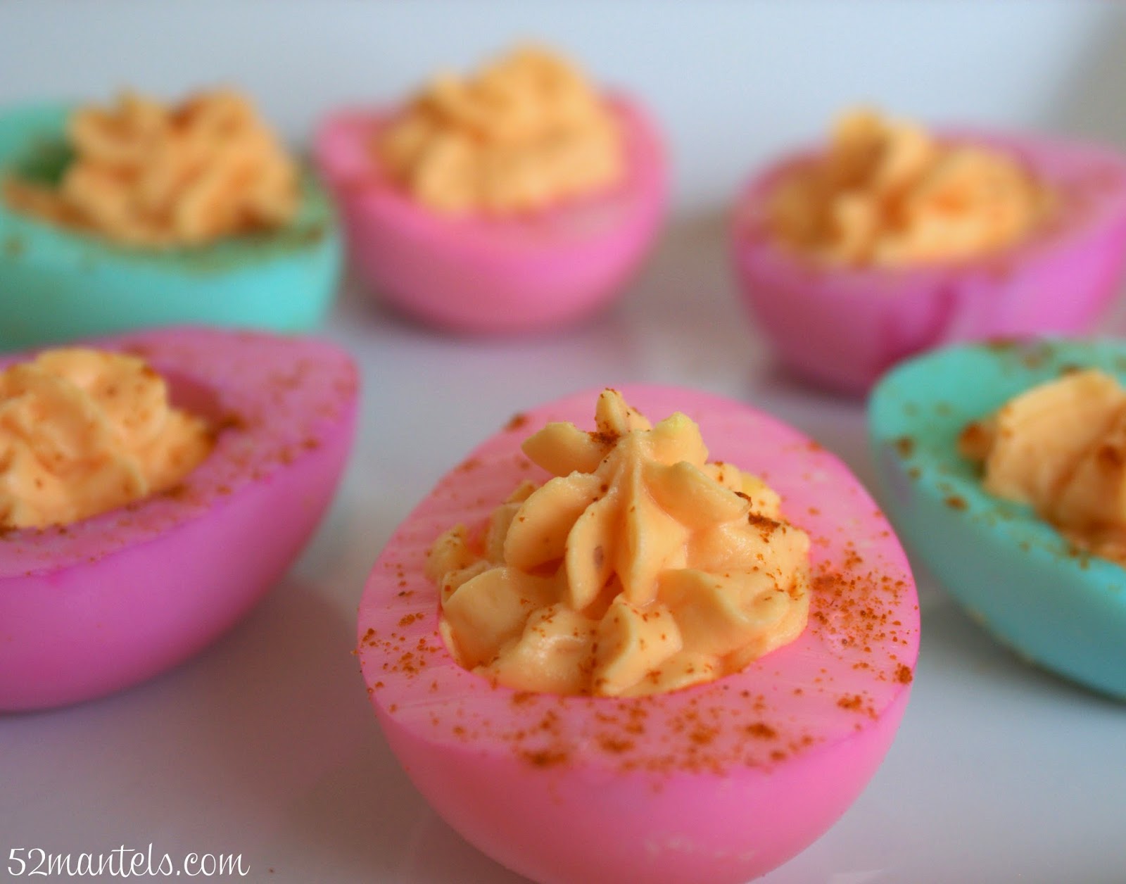 52 Mantels Colorful Deviled Eggs (+ 13 Easter Tutorials!)