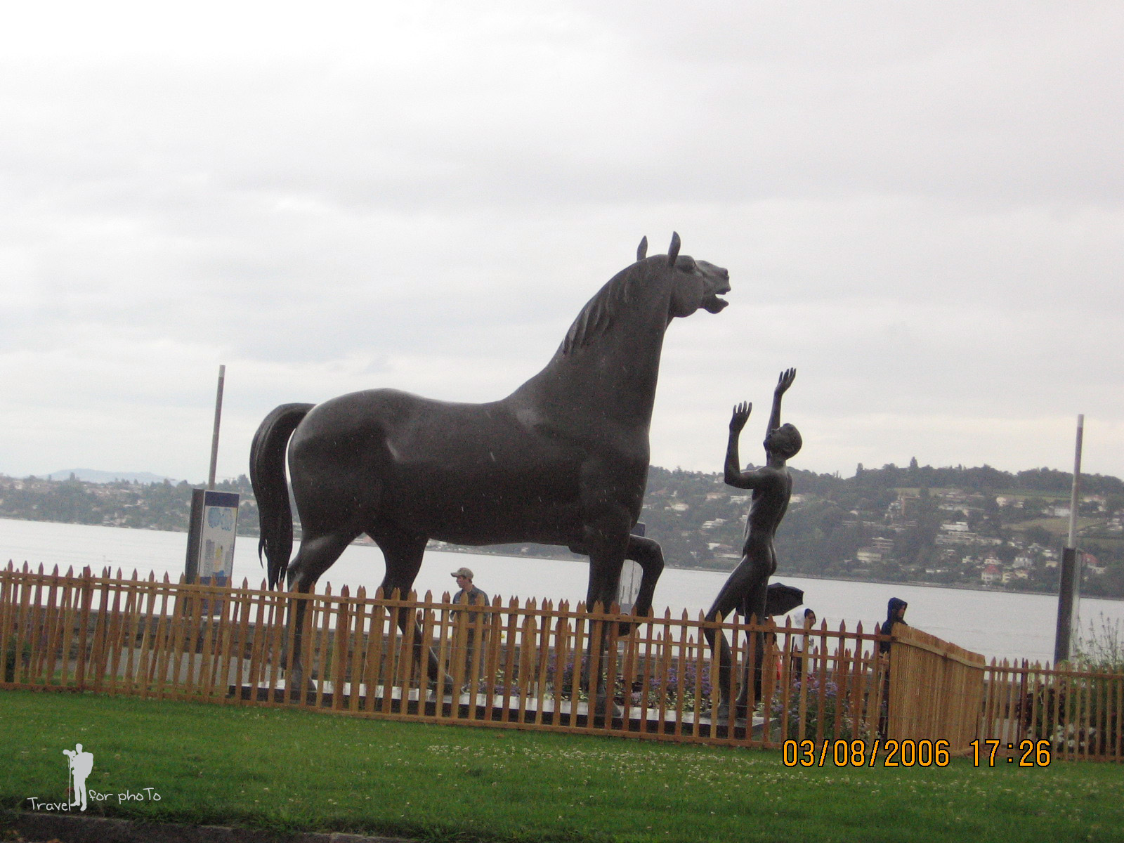 Statuia "Omul si calul"
