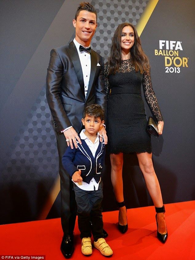 COOGLED: FOOTBALLER CRISTIANO RONALDO WITH HIS SON AND GIRLFRIEND PICTURES