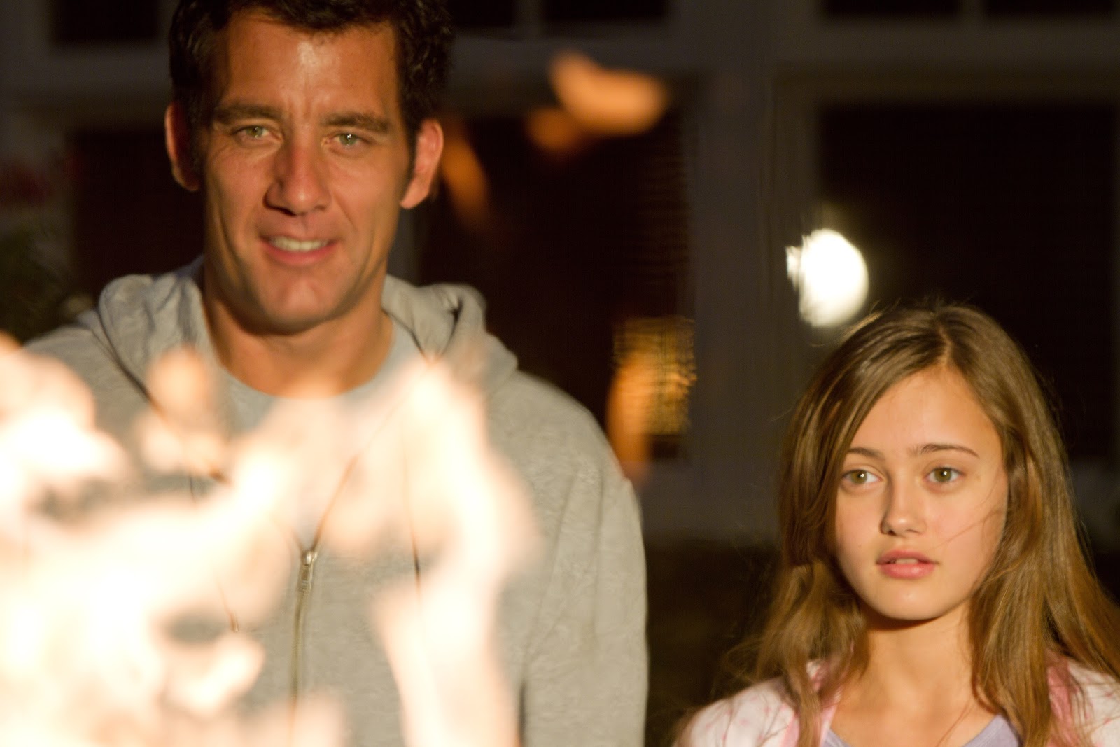 http://4.bp.blogspot.com/-fQyp8S0O7uI/UIfVrbKnoAI/AAAAAAAABpM/SqTz9-Lt504/s1600/intruders-movie-image-clive-owen-03.jpg