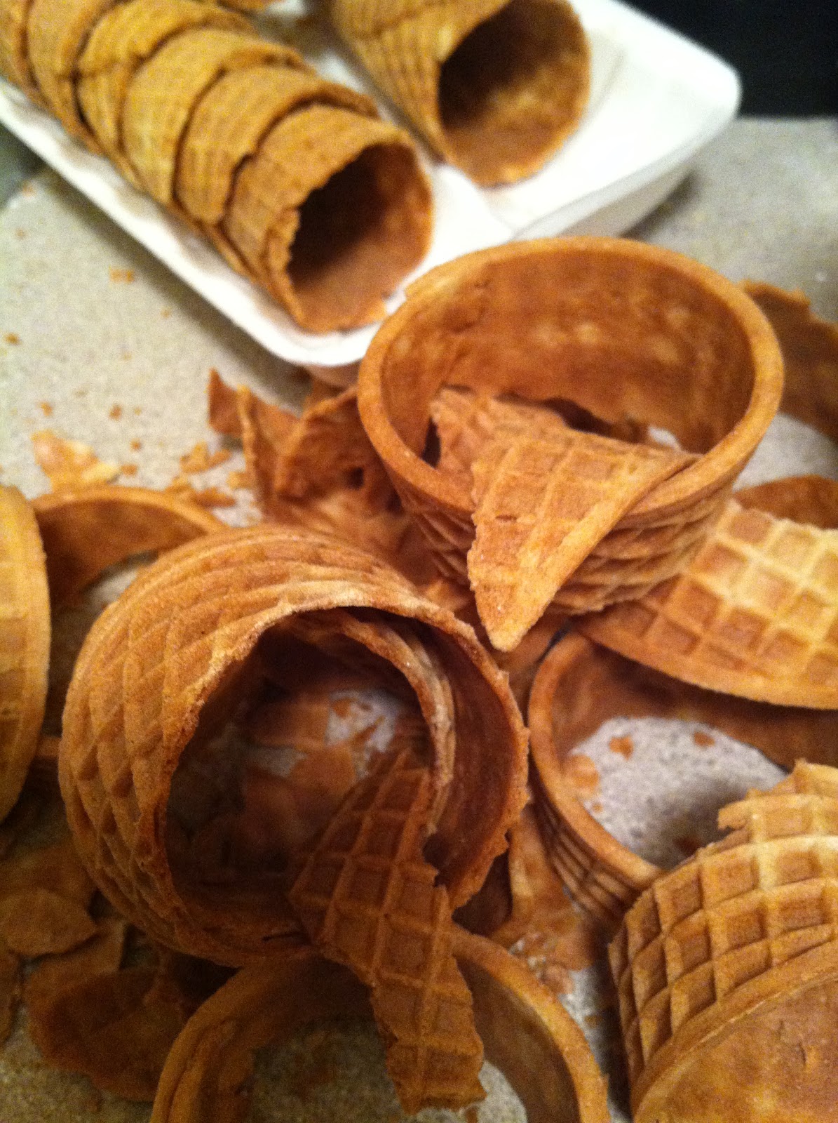 Julie Bakes Ice cream cone "cake pops"